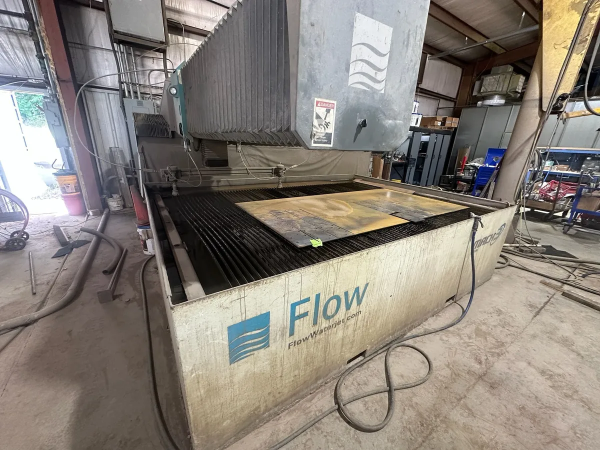 2011 FLOW MACH 3 3020B Waterjet Cutters | GM Hydraulics Inc.